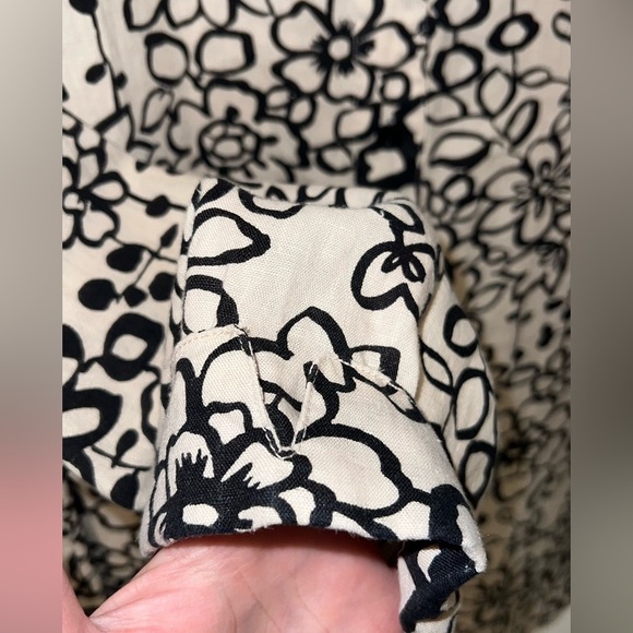 Mercer & Madison Neutral Floral Print Linen Boho Beach Lagenlook
Blouse Tunic - Picture 3 of 7